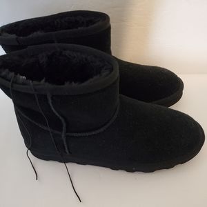 Time and tru women's mini genuine leather black boots size 9 indoor outdoor sole